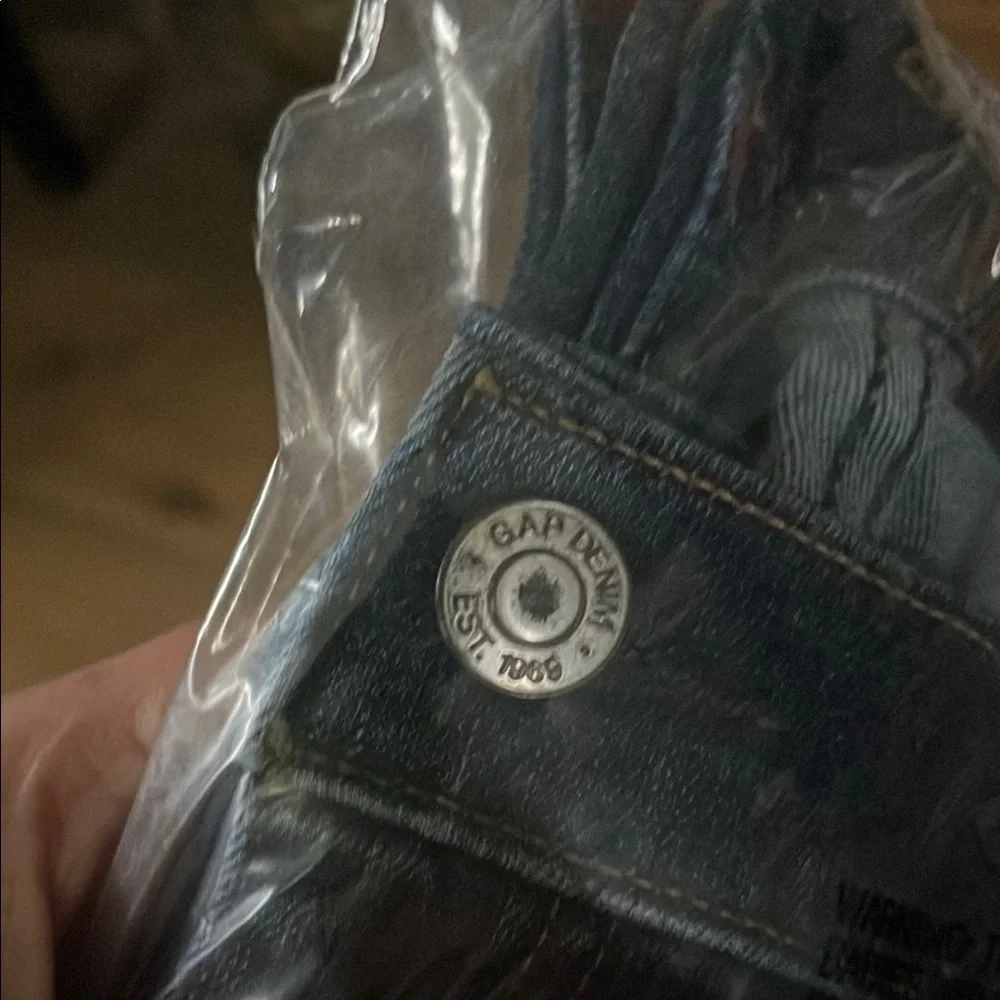 Women’s GAP Jeans - Picture 2 of 4